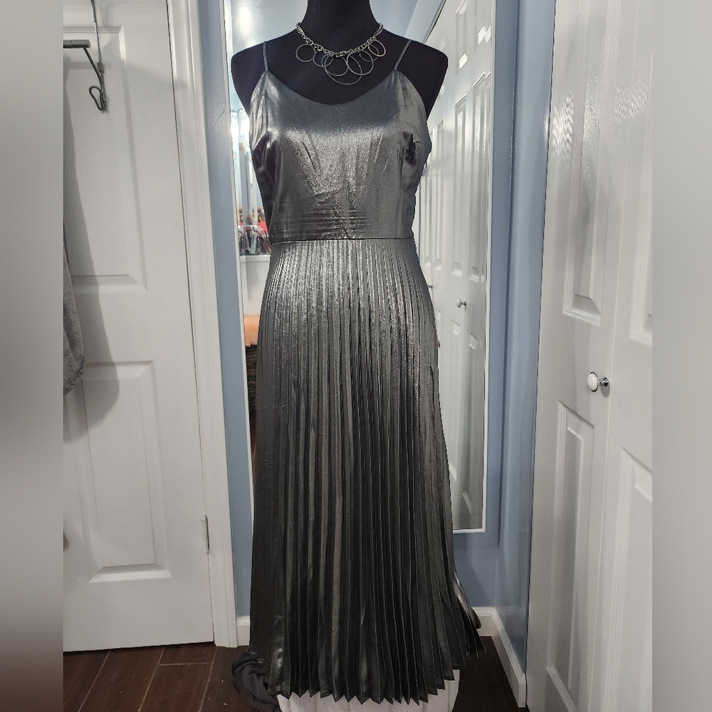 Party dress size M silver metallic pleated dress. w
